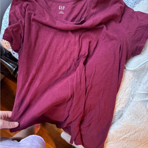 GAP Deep Red Casual Tee - Picture 1 of 2